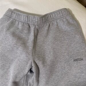Aritzia
Cozy Sweatfleece Mega Straight™ Sweatpant